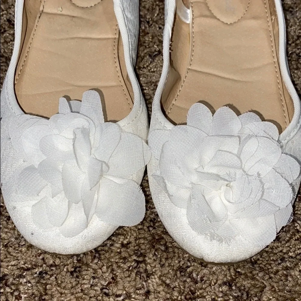 Cat & Jack Girl White Shoes Size 4